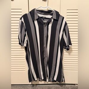 Express Black & White Vertical Stripe Short-Sleeve Button-Up Shirt